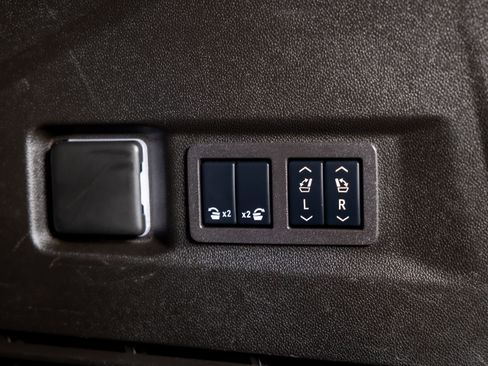 Used 2024 GMC Yukon Denali w/ Advanced Technology Package AWD/4WD image 40