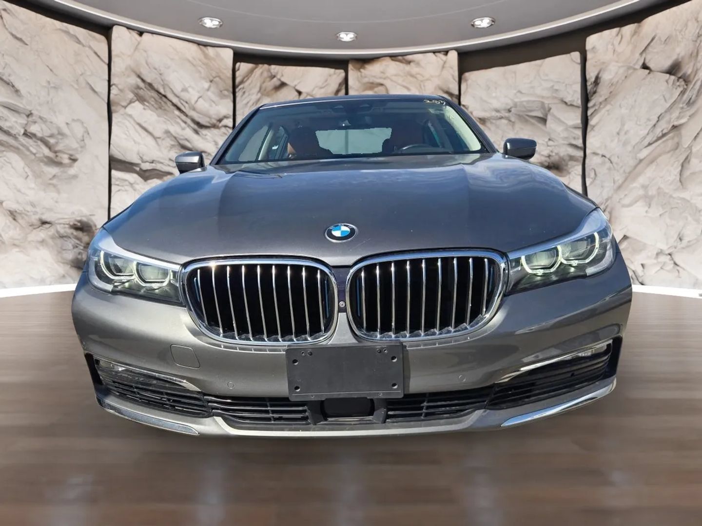 Used 2018 BMW 740e xDrive w/ Executive Package AWD/4WD image 2