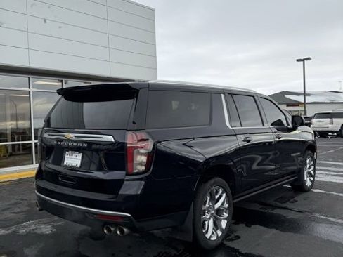 Used 2022 Chevrolet Suburban High Country image 8