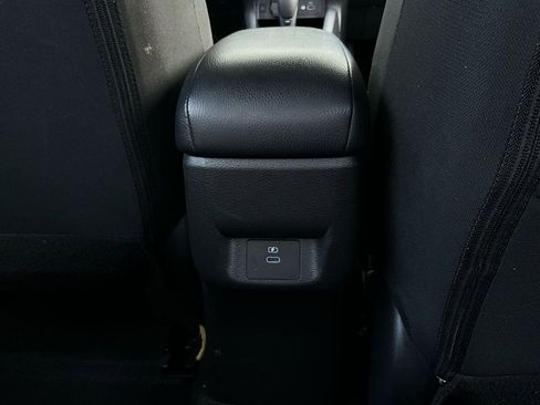 Used 2025 Nissan Versa SV image 12