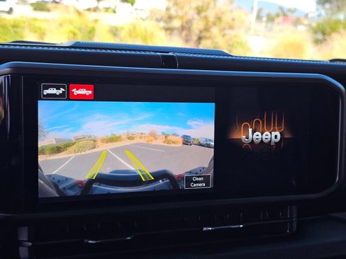 Used 2024 Jeep Gladiator Rubicon w/ Technology Group AWD/4WD image 53