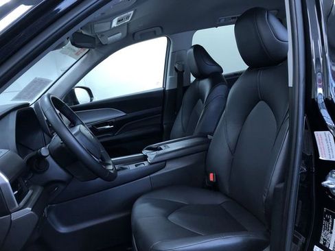 Certified 2025 Toyota Grand Highlander AWD image 18