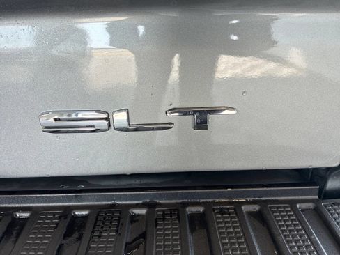 Used 2025 GMC Sierra 1500 SLT AWD/4WD image 9