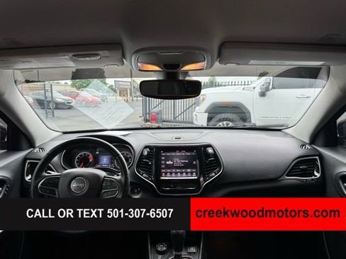 Used 2019 Jeep Cherokee Limited AWD/4WD image 13