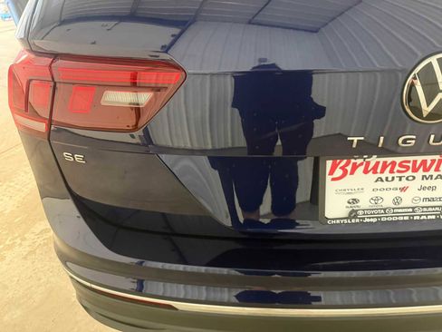Used 2024 Volkswagen Tiguan SE w/ Panoramic Sunroof Package AWD/4WD image 17