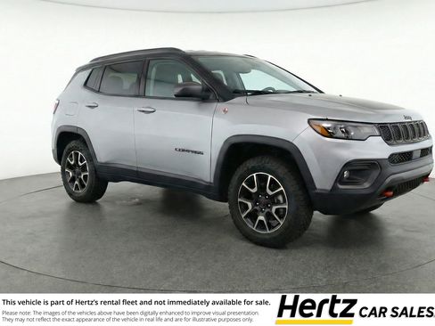 Used 2025 Jeep Compass Trailhawk image 1