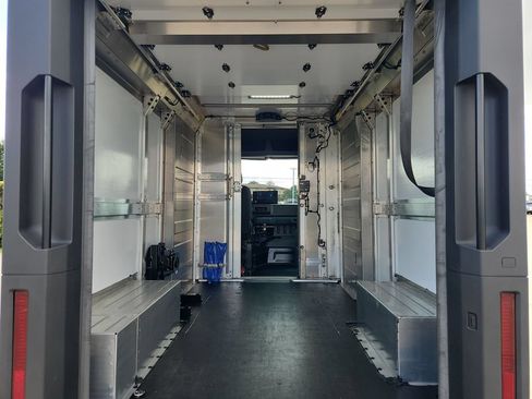 Used 2024 Chevrolet Brightdrop 400 w/ Commercial Equipment Package AWD/4WD image 16