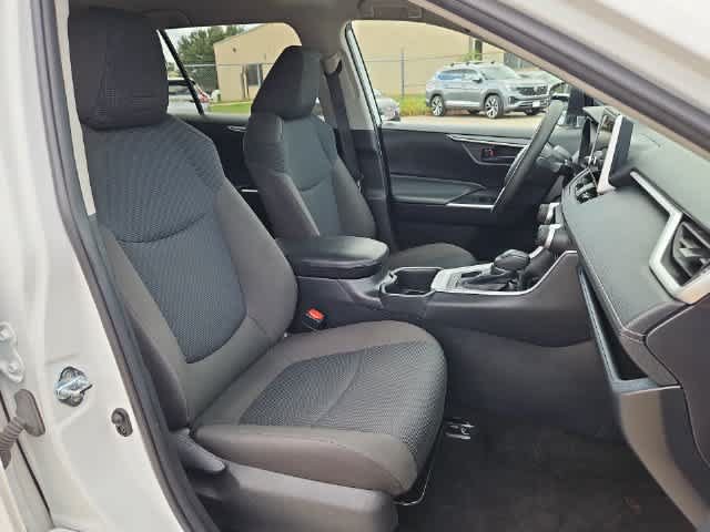 Used 2025 Toyota RAV4 LE AWD/4WD image 18