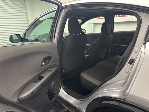 Used 2019 Honda HR-V Sport image 6