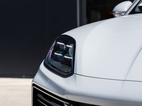 New 2025 Porsche Cayenne Turbo image 20