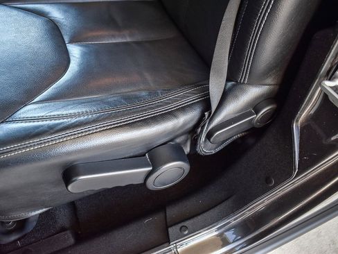 Used 2018 Jeep Wrangler Unlimited Rubicon w/ Connectivity Group image 20