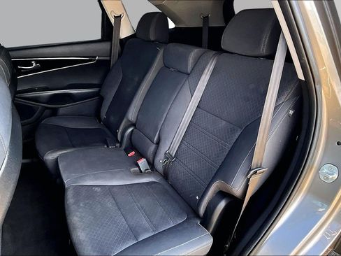 Used 2018 Kia Sorento FWD image 24
