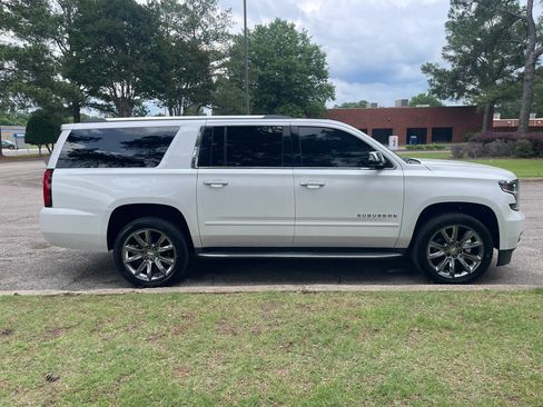 Used 2017 Chevrolet Suburban Premier RWD image 6