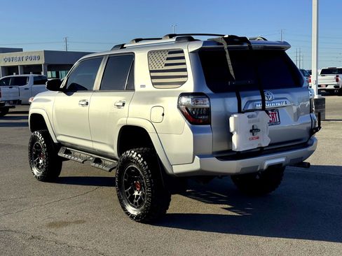 Used 2022 Toyota 4Runner SR5 Premium image 9