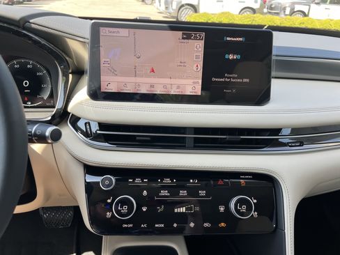 Used 2025 INFINITI QX60 Luxe w/ Lighting Package (N94) image 11