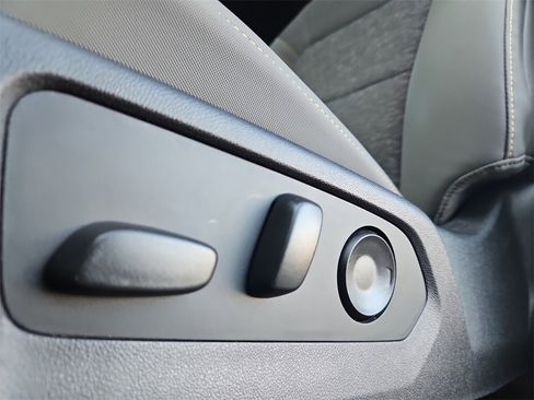 Used 2024 Chevrolet Colorado ZR2 w/ Technology Package image 35