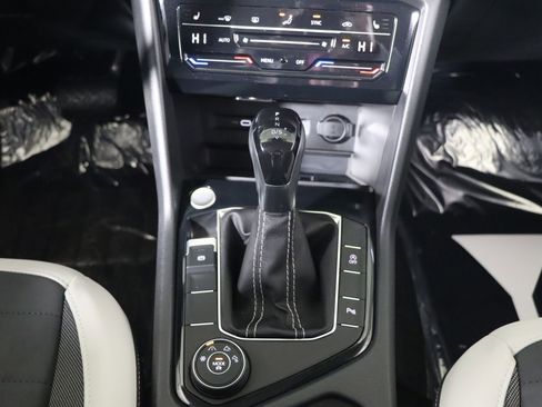 Used 2025 Volkswagen Taos SE image 35