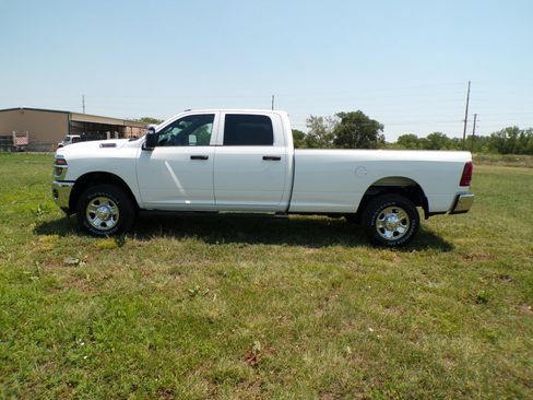 New 2026 RAM 2500 Tradesman AWD/4WD image 7