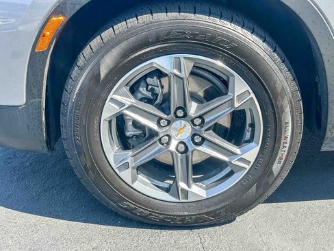 Used 2025 Chevrolet Blazer LT FWD image 11