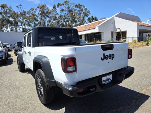 New 2025 Jeep Gladiator Sport image 3