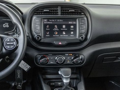 Used 2023 Kia Soul LX w/ LX Technology Package image 7