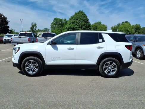 Used 2025 GMC Terrain Elevation AWD/4WD image 2