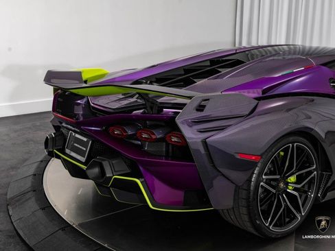 Used 2020 Lamborghini Sian Coupe image 31