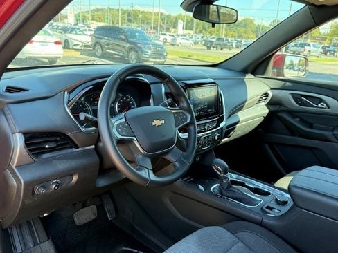 Used 2023 Chevrolet Traverse LT image 10