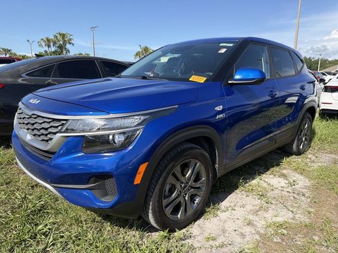 Used 2022 Kia Seltos LX AWD/4WD image 3