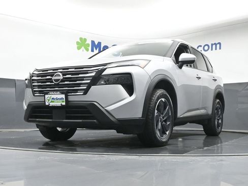 Used 2025 Nissan Rogue SV image 6