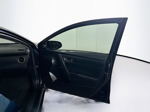 Used 2018 Toyota Corolla SE FWD image 29