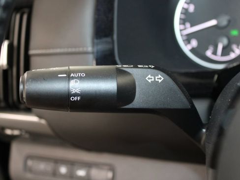 Used 2025 Nissan Pathfinder SL FWD image 24