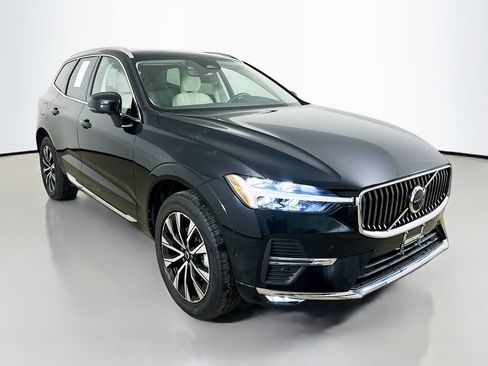 Used 2023 Volvo XC60 B5 Plus w/ Protection Package AWD/4WD image 3