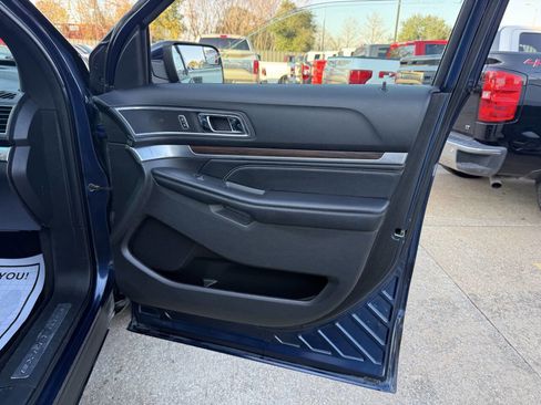Used 2017 Ford Explorer Limited FWD image 11