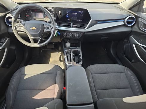 Used 2024 Chevrolet Trax LS w/ LS Convenience Package FWD image 10