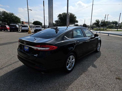 Used 2018 Ford Fusion SE FWD image 8