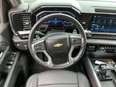 Used 2022 Chevrolet Silverado 1500 LTZ w/ Technology Package image 8