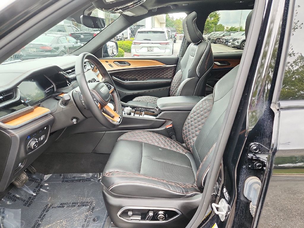 Used 2023 Jeep Grand Cherokee Summit AWD/4WD image 13