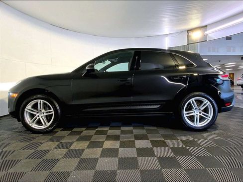 Certified 2023 Porsche Macan AWD/4WD image 2