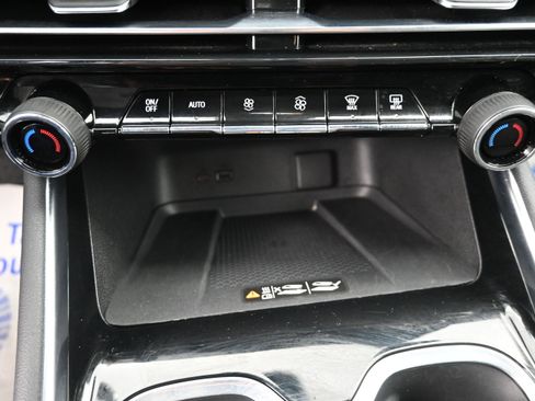 Used 2024 Chevrolet Traverse Z71 AWD/4WD image 13