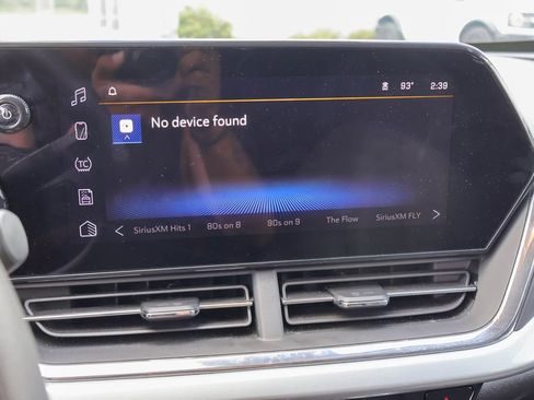 Used 2025 Chevrolet Trax LT FWD image 3
