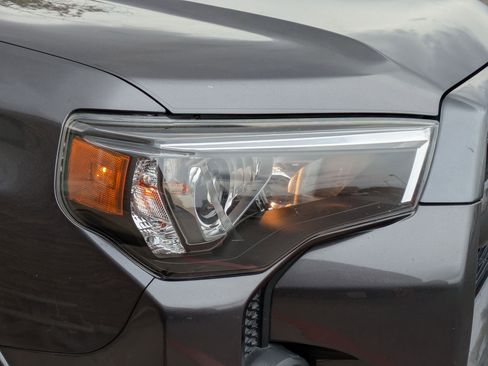 Used 2021 Toyota 4Runner SR5 Premium w/ Moonroof Package AWD/4WD image 10