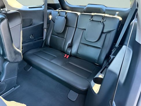 Used 2022 Ford Explorer XLT w/ Equipment Group 202A AWD/4WD image 8