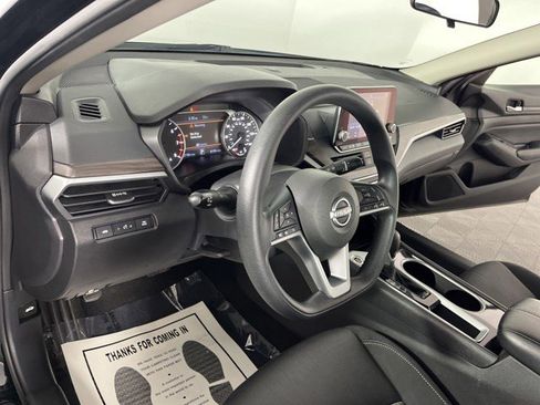 Used 2024 Nissan Altima 2.5 SV FWD image 14