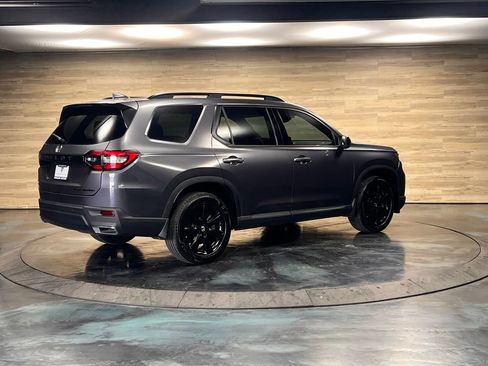 Used 2025 Honda Pilot Black Edition image 18