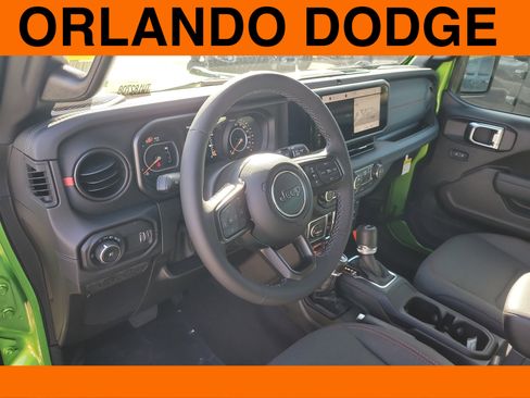 Used 2026 Jeep Wrangler Unlimited Rubicon w/ Technology Group AWD/4WD image 14