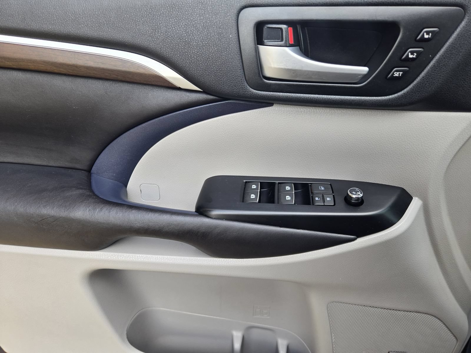 Used 2016 Toyota Highlander Limited FWD image 22