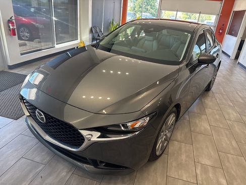 Used 2023 MAZDA MAZDA3 s FWD image 9
