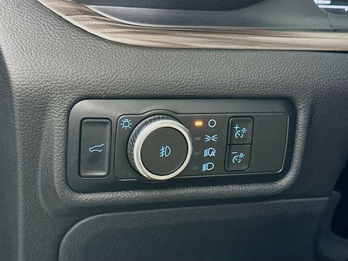 Used 2024 Ford Explorer Limited image 17