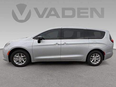 New 2026 Chrysler Voyager LX image 7